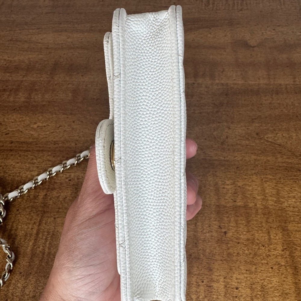 CHANEL White Caviar Leather cardholder on chain - Picture 11 of 15